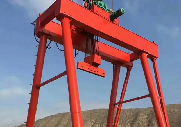 双主梁吊钩门式起重机设备厂区实拍